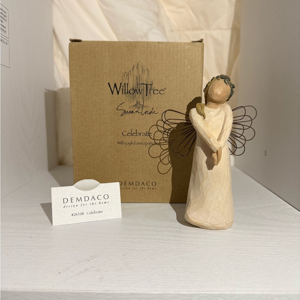 Willow Tree Cream and Tan Celebrate (2003) Angel Figurine Base